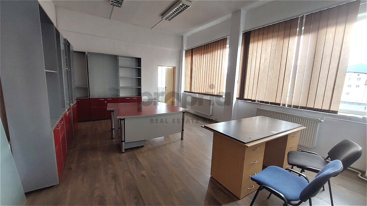 Spațiu de birouri de închiriat – 4 camere, parcare, Zizinului (Farmacom – ONRC)