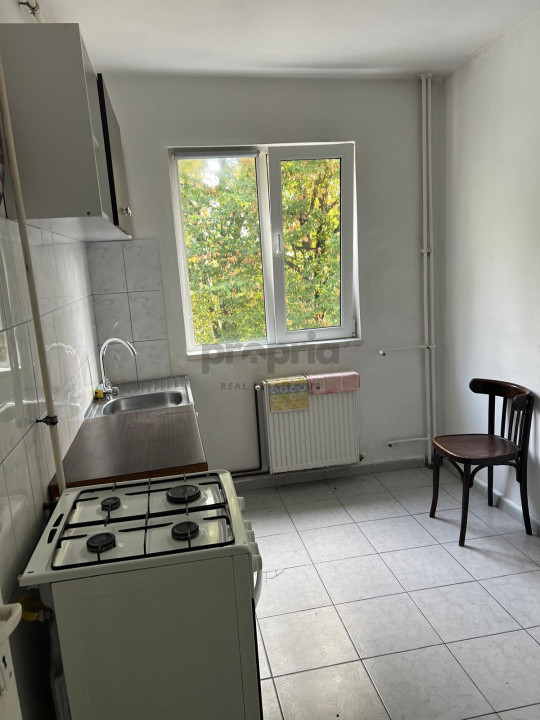 Apartament 3 camere Str. Neptun | Centrală, parcare, etaj 2  | S-E