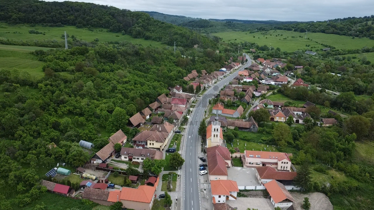 2 CASE + TEREN GENEROS | BUNESTI- LA DOAR 7 KM DE VISCRI - PATRIMONIU UNESCO