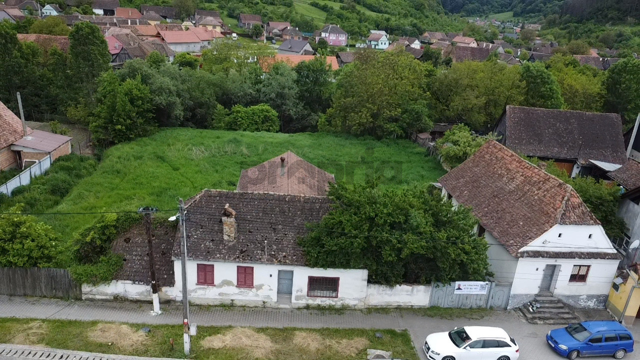 2 CASE + TEREN GENEROS 1885 MP - LA DOAR 7 KM DE VISCRI - PATRIMONIU UNESCO