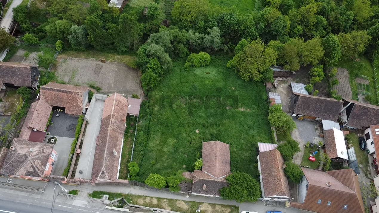 2 CASE + TEREN GENEROS 1885 MP - LA DOAR 7 KM DE VISCRI - PATRIMONIU UNESCO