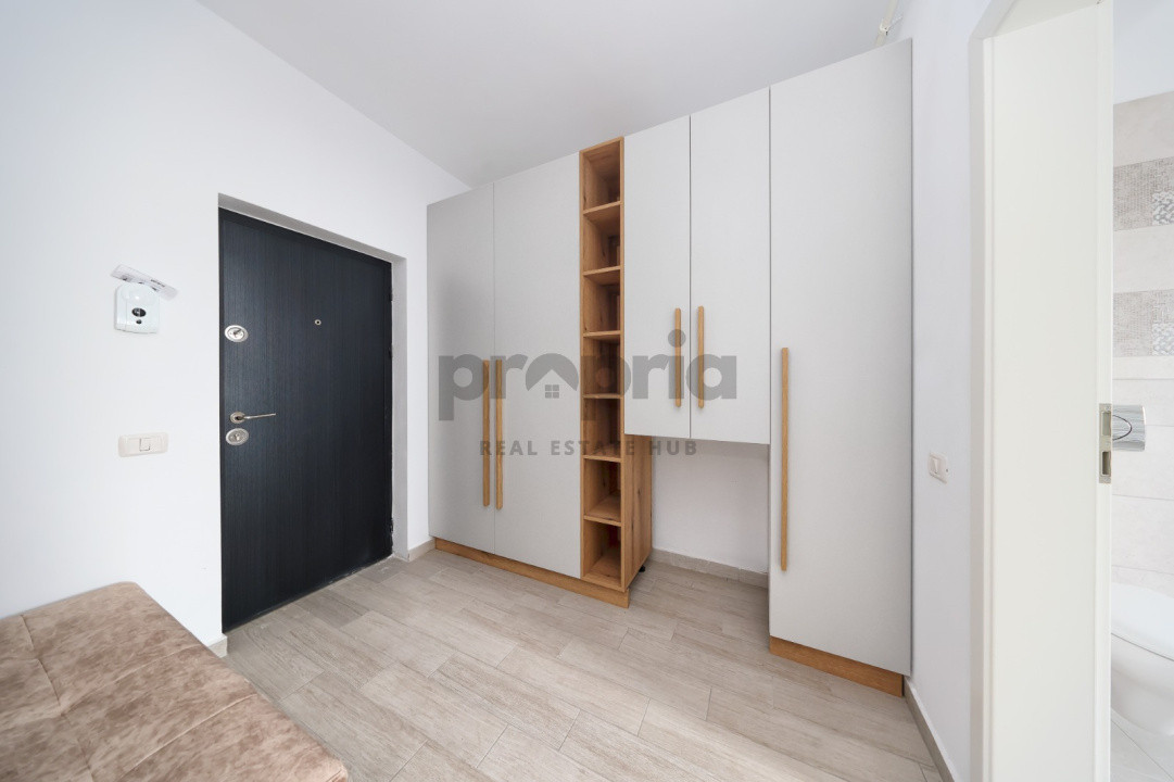 REZERVATĂ - GARSONIERĂ NOUĂ - INTRARE SÂNPETRU - LÂNGĂ STREET MALL + PARCARE