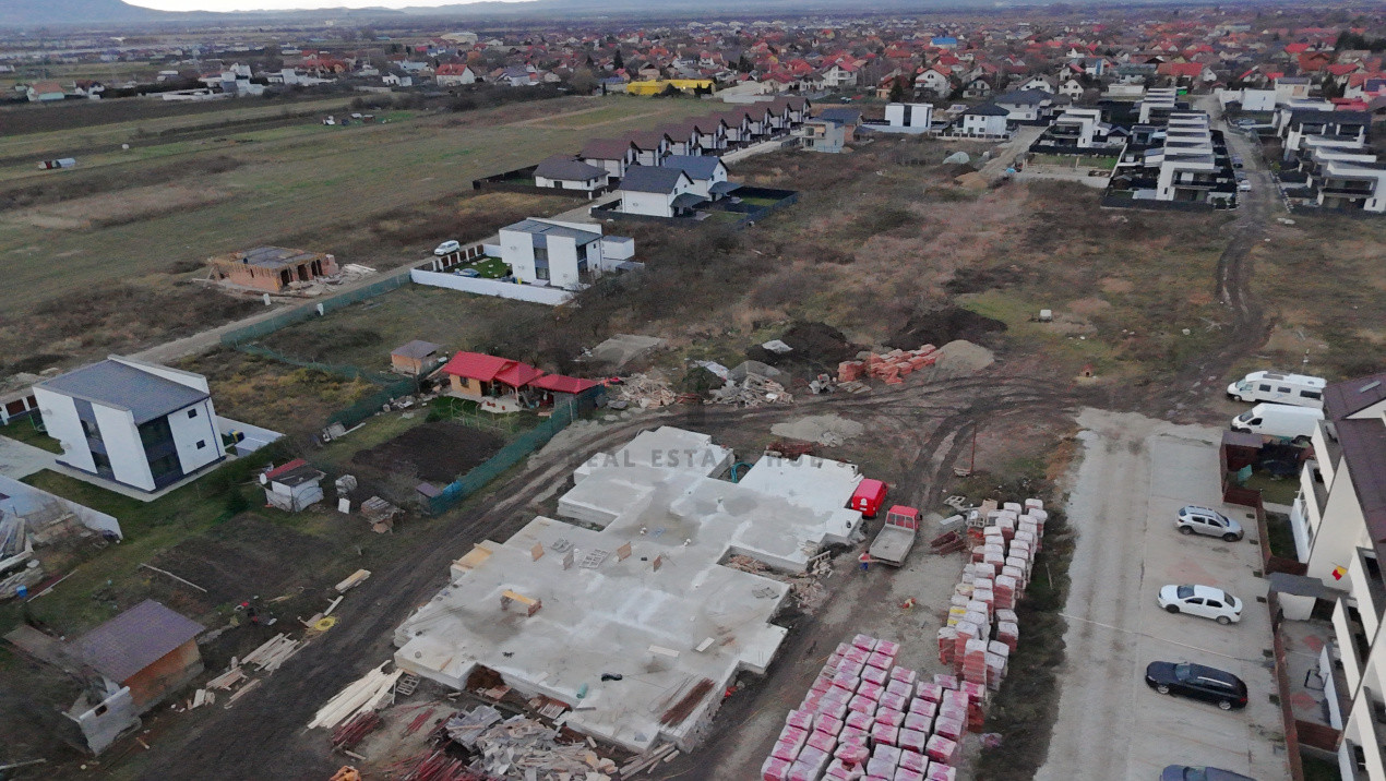TEREN CU AUTORIZAȚIE DE CONSTRUCȚIE – DEZVOLTARE IMOBILIARĂ, SÂNPETRU