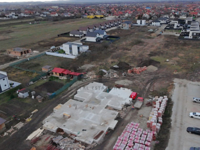 TEREN CU AUTORIZAȚIE DE CONSTRUCȚIE – DEZVOLTARE IMOBILIARĂ, SÂNPETRU