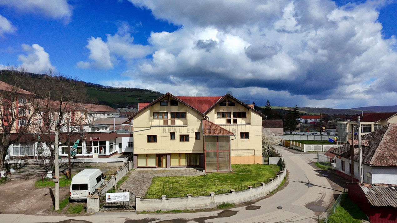 IMOBIL CU MULTIPLE DESTINAȚII - PRETABIL INVESTIȚIE - ORAȘ RUPEA