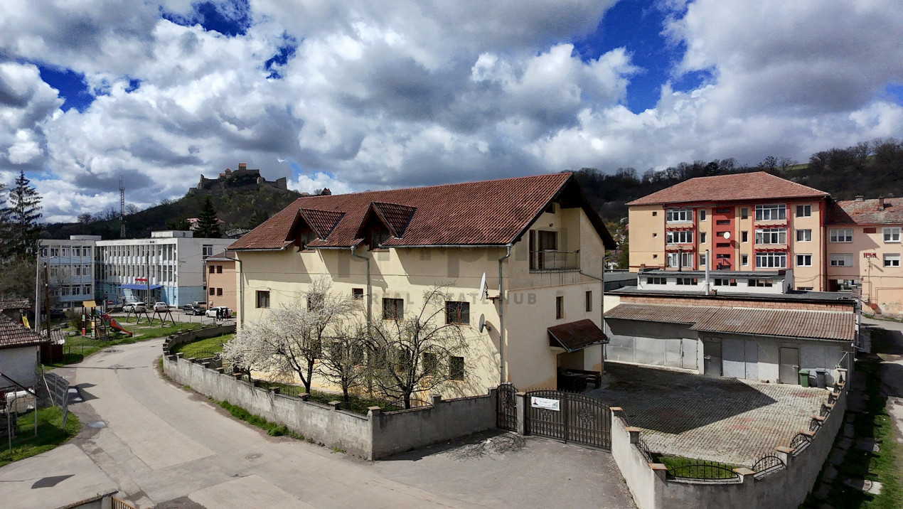 IMOBIL CU MULTIPLE DESTINAȚII - PRETABIL INVESTIȚIE - ORAȘ RUPEA