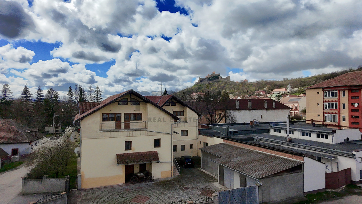 IMOBIL CU MULTIPLE DESTINAȚII - PRETABIL INVESTIȚIE - ORAȘ RUPEA