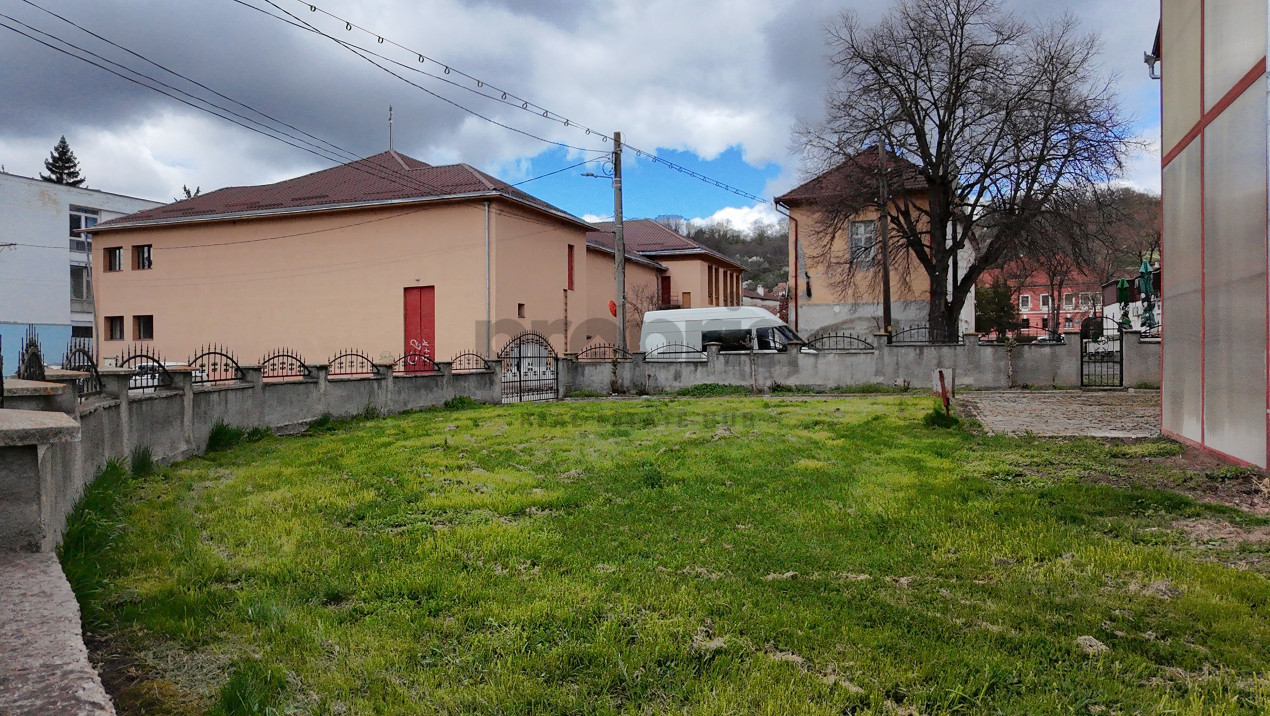 IMOBIL CU MULTIPLE DESTINAȚII - PRETABIL INVESTIȚIE - ORAȘ RUPEA