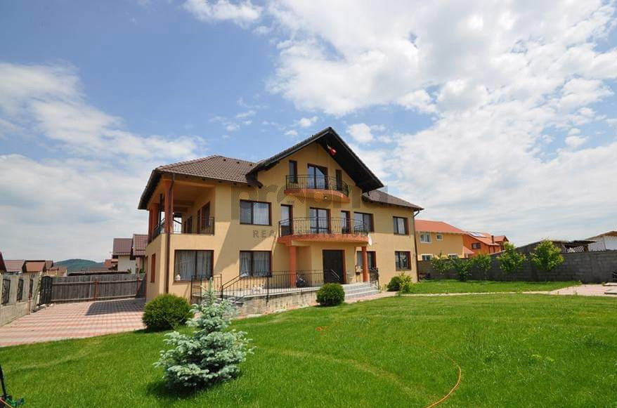 Vilă de lux de vânzare – Cartier Rezidențial Primăverii, Sânpetru