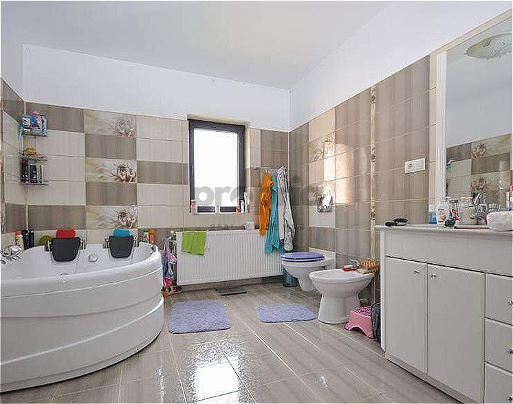 Vilă de lux de vânzare – Cartier Rezidențial Primăverii, Sânpetru