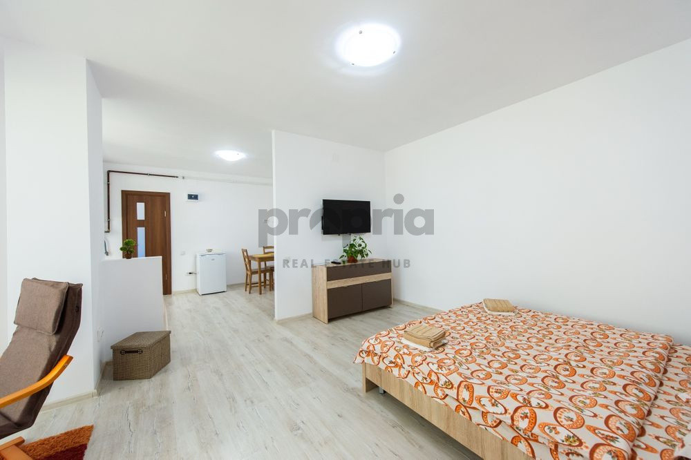 Apartament ultracentral cu intrare separată și curte – lângă Primăria Brașov