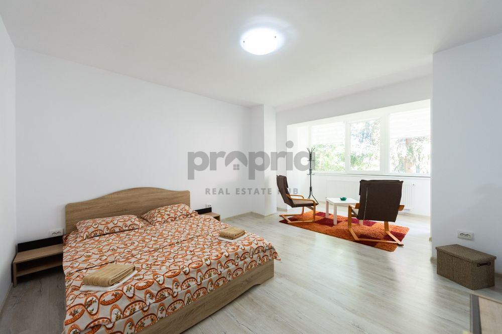 Apartament ultracentral cu intrare separată și curte – lângă Primăria Brașov