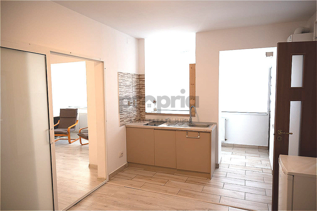 Apartament ultracentral cu intrare separată și curte – lângă Primăria Brașov