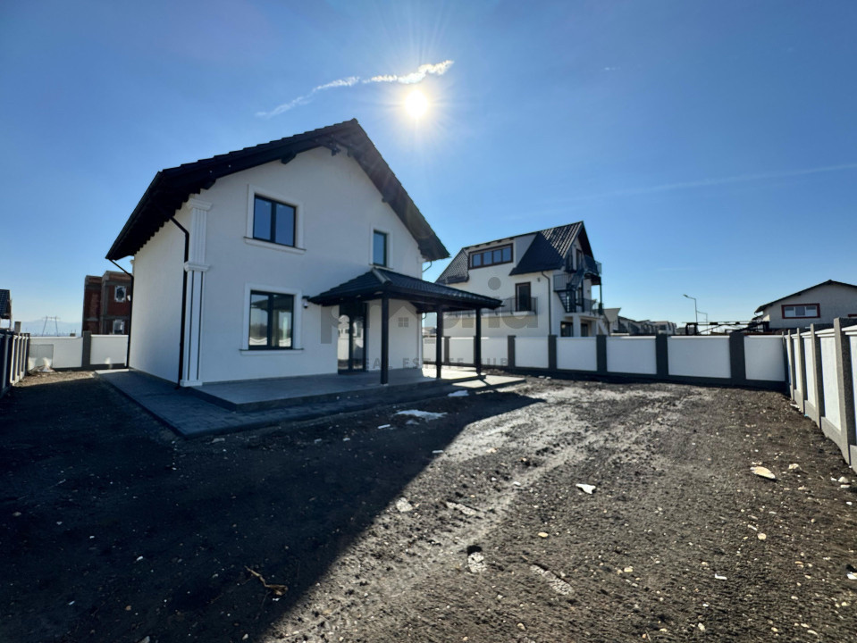 Casa 4 camere, 500 mp curte 