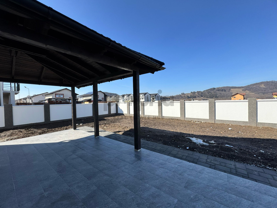 Casa 4 camere, 500 mp curte 
