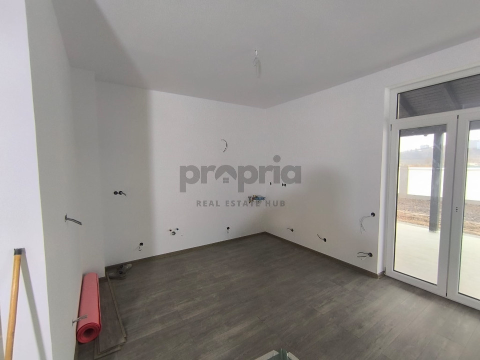 Casa 4 camere, 500 mp curte 