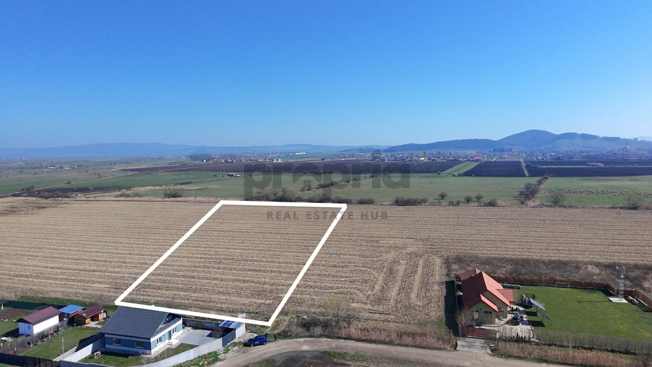 TEREN CU POTENȚIAL -LOCALIZAT LA INTERSECȚIA DRUMUL CU PLOPI -CASTELULUI -CRANGU