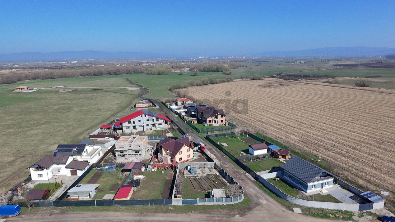 TEREN CU POTENȚIAL -LOCALIZAT LA INTERSECȚIA DRUMUL CU PLOPI -CASTELULUI -CRANGU