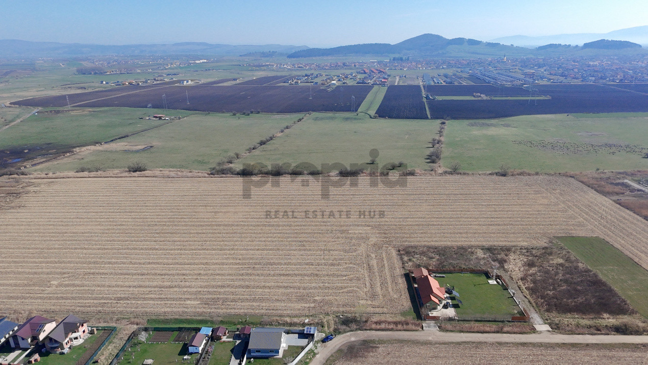 TEREN CU POTENȚIAL -LOCALIZAT LA INTERSECȚIA DRUMUL CU PLOPI -CASTELULUI -CRANGU