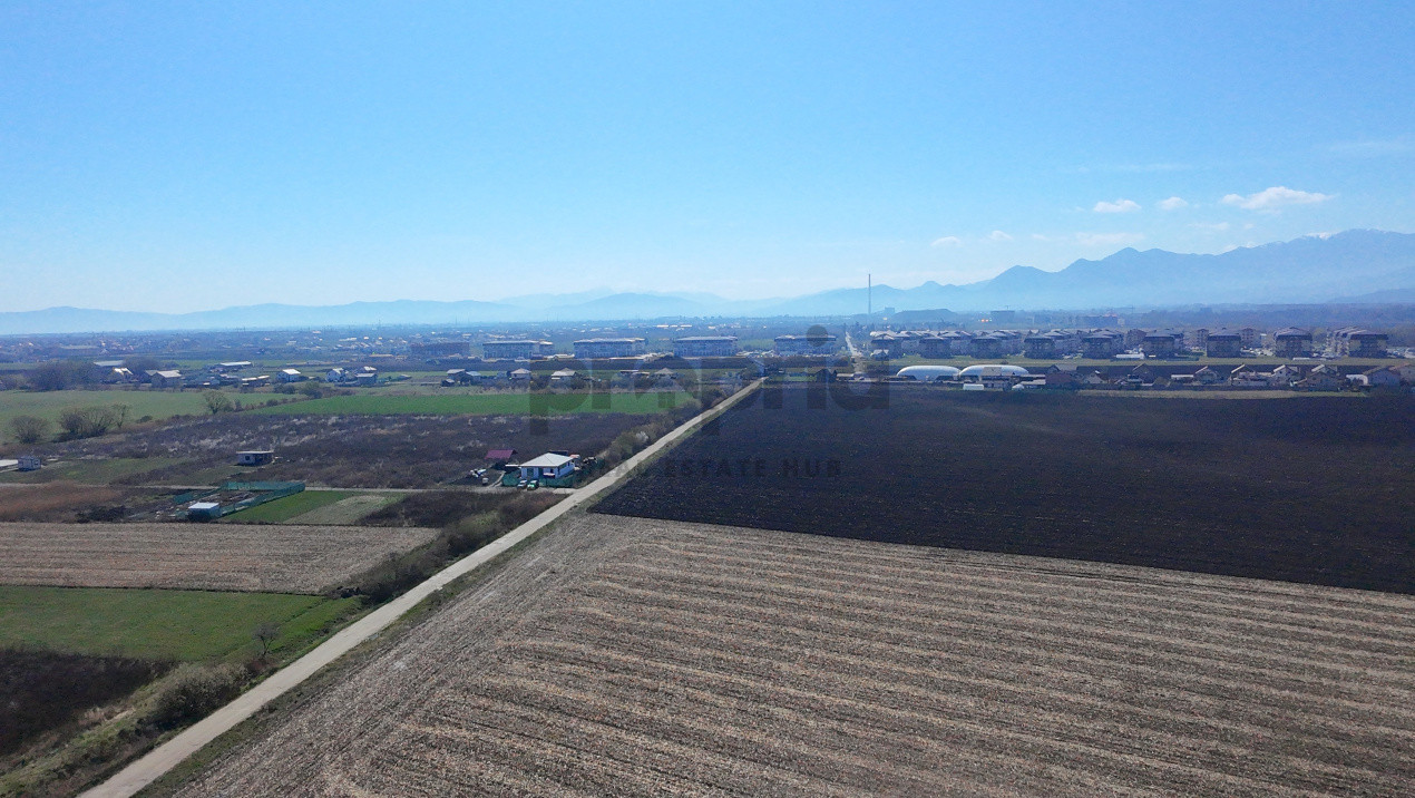 TEREN CU POTENȚIAL -LOCALIZAT LA INTERSECȚIA DRUMUL CU PLOPI -CASTELULUI -CRANGU