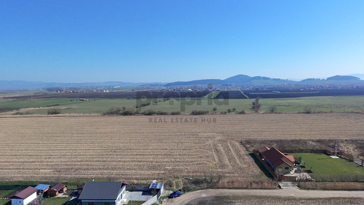 TEREN CU POTENȚIAL -LOCALIZAT LA INTERSECȚIA DRUMUL CU PLOPI -CASTELULUI -CRANGU