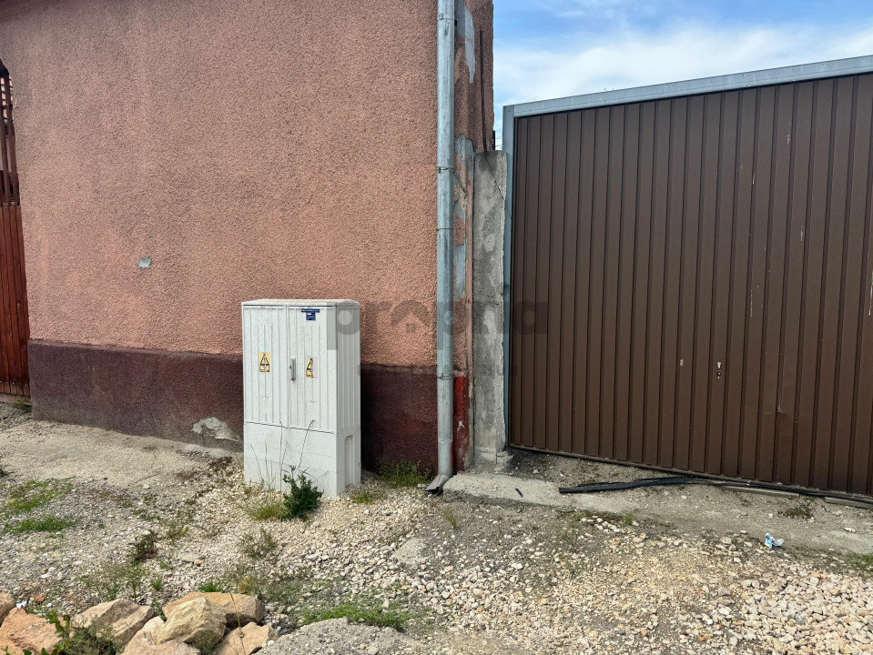 Casă cu teren generos de 1332 mp în centrul Feldioarei