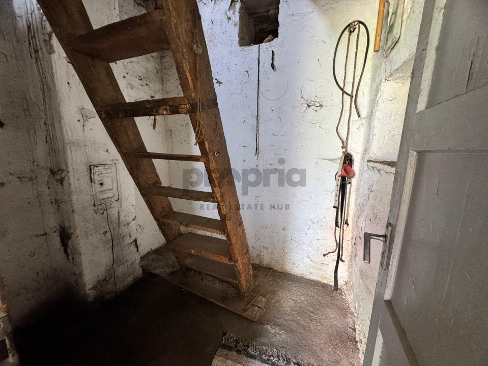 Casă cu teren generos de 1332 mp în centrul Feldioarei