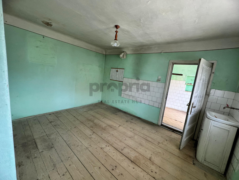 Casă cu teren generos de 1332 mp în centrul Feldioarei