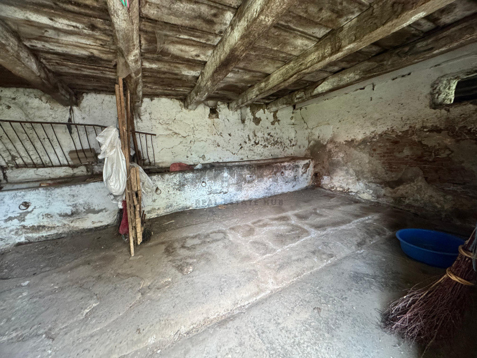 Casă cu teren generos de 1332 mp în centrul Feldioarei