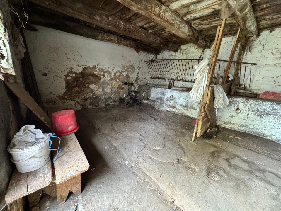Casă cu teren generos de 1332 mp în centrul Feldioarei
