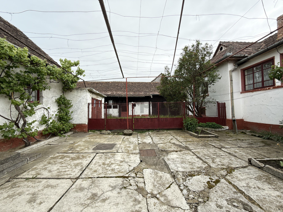 CASĂ CU 2 CORPURI  - ORAȘ RUPEA 