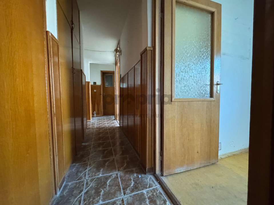 4 camere decomandate în Bartolomeu – Ideal pentru renovare