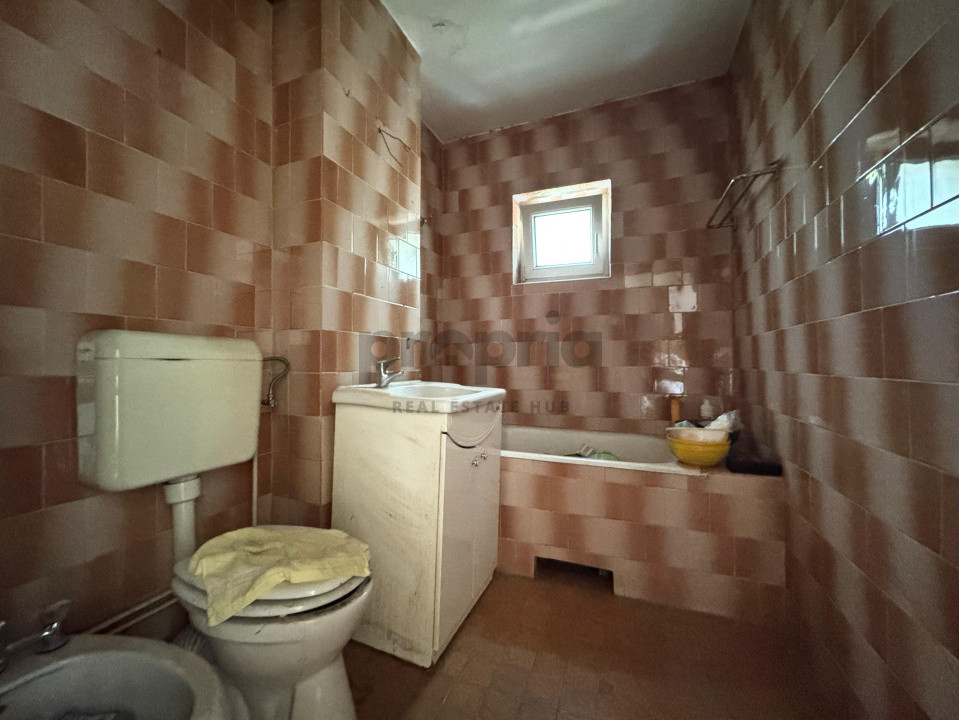 4 camere decomandate în Bartolomeu – Ideal pentru renovare