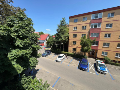 4 camere decomandate în Bartolomeu – Ideal pentru renovare